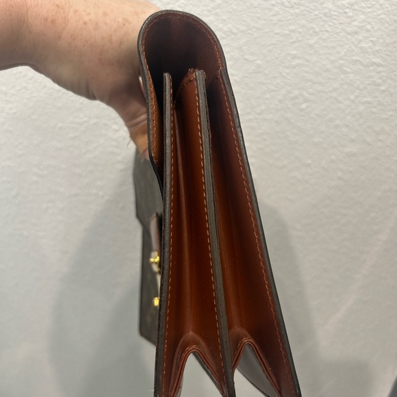 Louis Vuitton GUC Concorde Clutch Bag - Picture 6 of 14